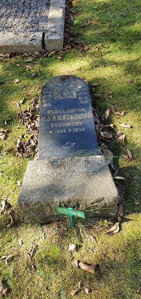 Grave number: SG 02   392