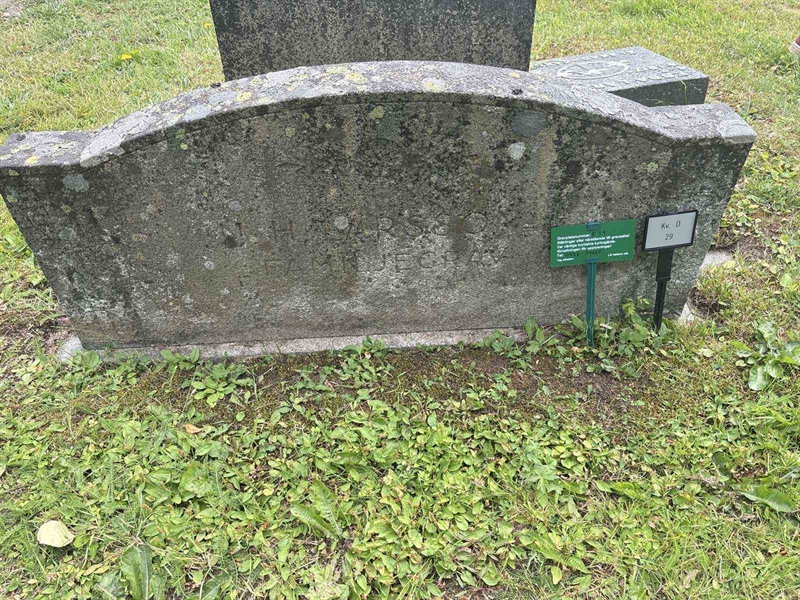 Grave number: 003 D    29