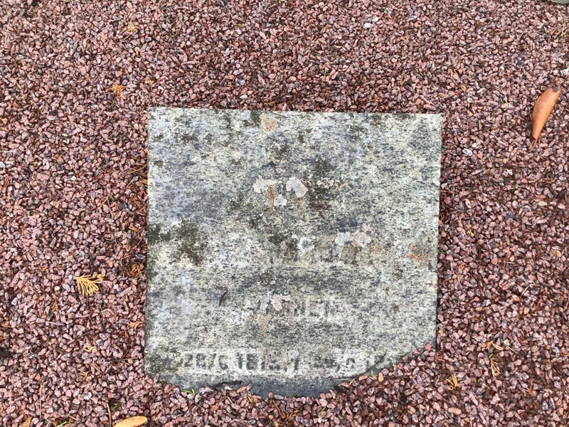 Grave number: LM 1 02  021