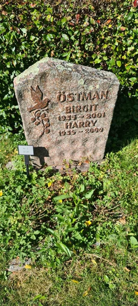 Grave number: M C   32, 33