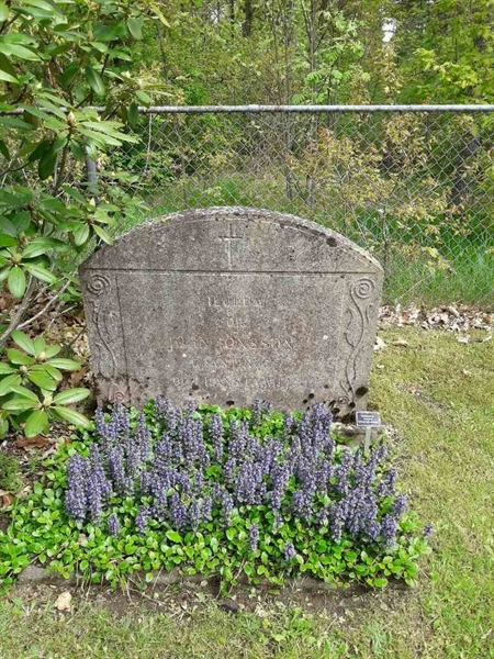 Grave number: SB 10     1, 2, 3, 4