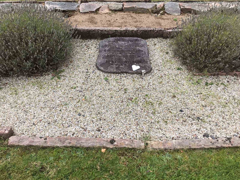 Grave number: 20 K    74-76