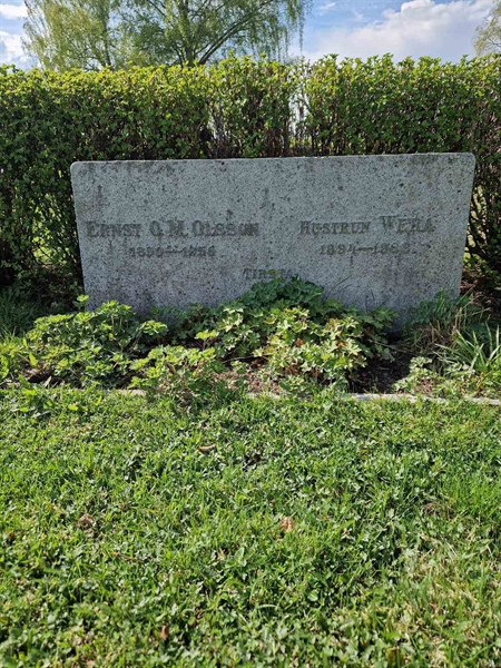 Grave number: 501 12 1752-1754