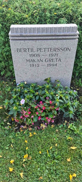 Grave number: M H   25, 26