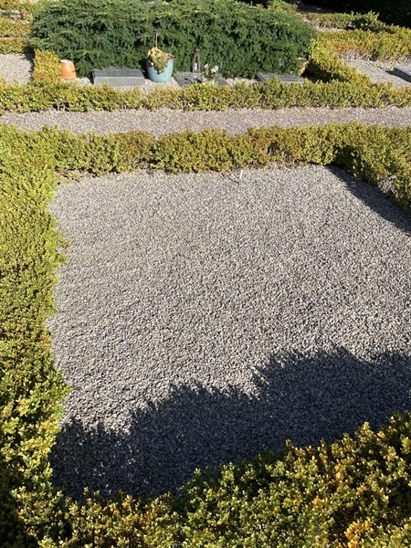 Grave number: NK E 116-117