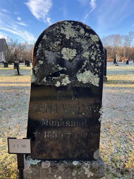 Hautatunnus: 2 C   135