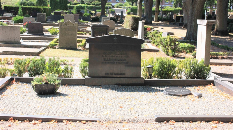 Grave number: Ö 21y    60, 61, 62