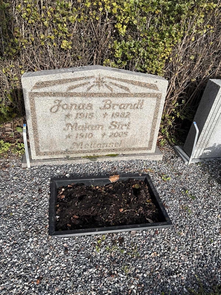 Grave number: 4 N ND    68
