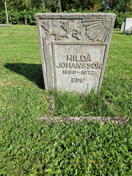 Grave number: 1 18   111