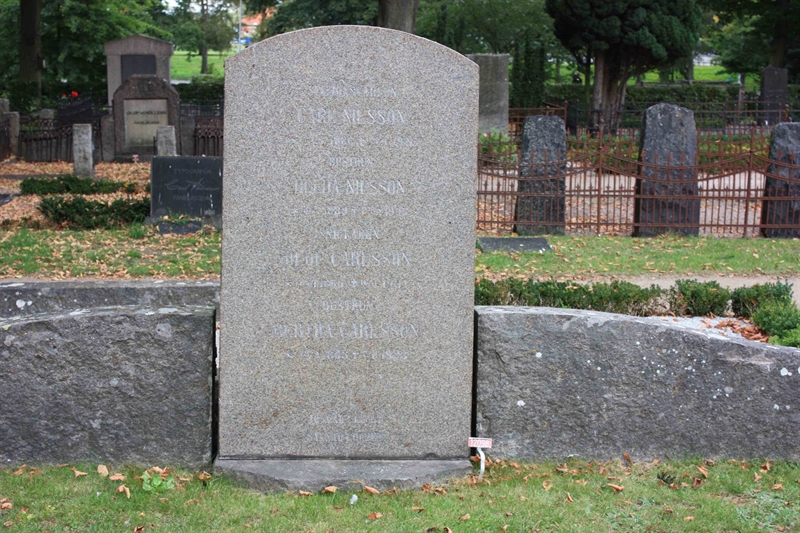 Grave number: Ö 12i   142, 143, 144, 145