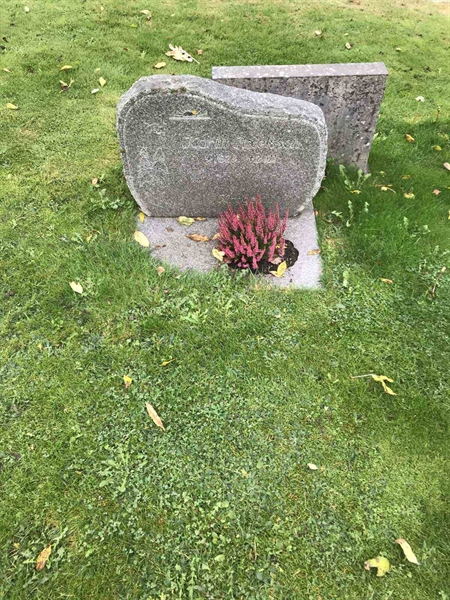 Grave number: B 02    57, 58