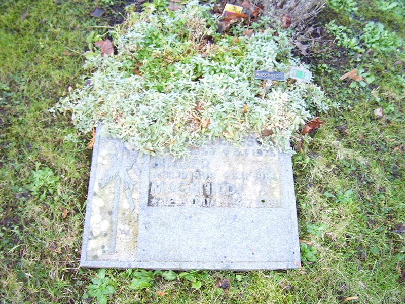 Grave number: 1 04    12