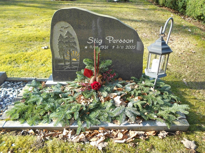 Grave number: NÅ N4   114U