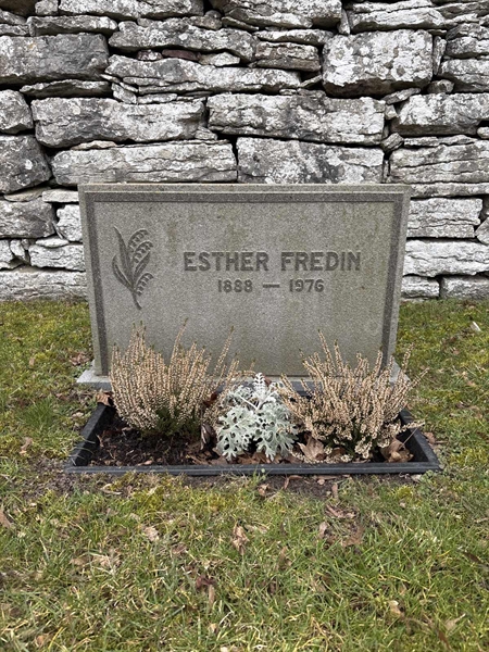 Grave number: G A 8