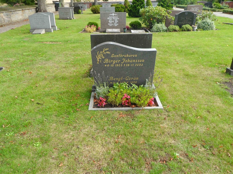 Grave number: SK J    51, 52