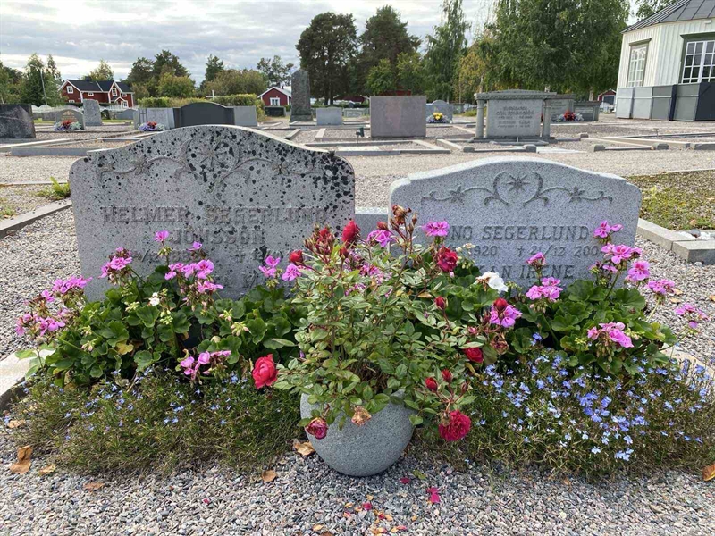 Grave number: 2 07   121