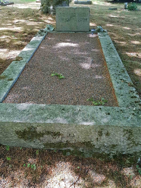 Grave number: 01  1605