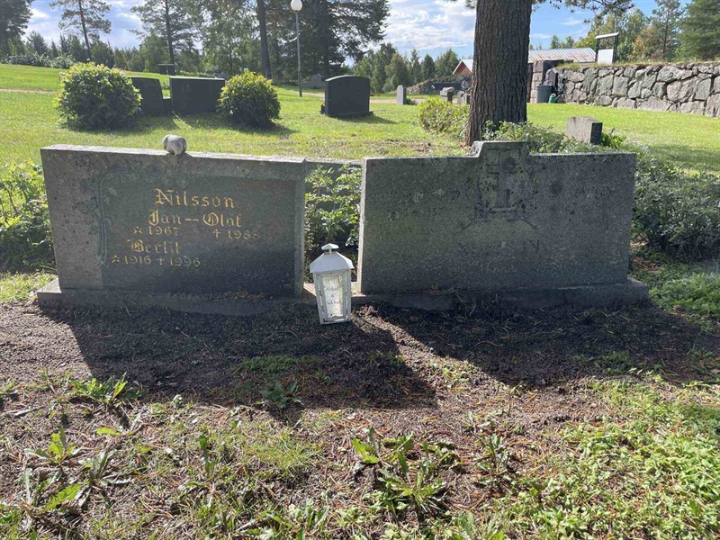 Grave number: 001 1   331