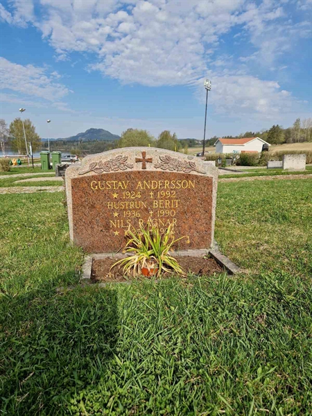 Grave number: 501 01 212-214