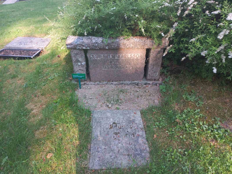 Grave number: 1 NF    34