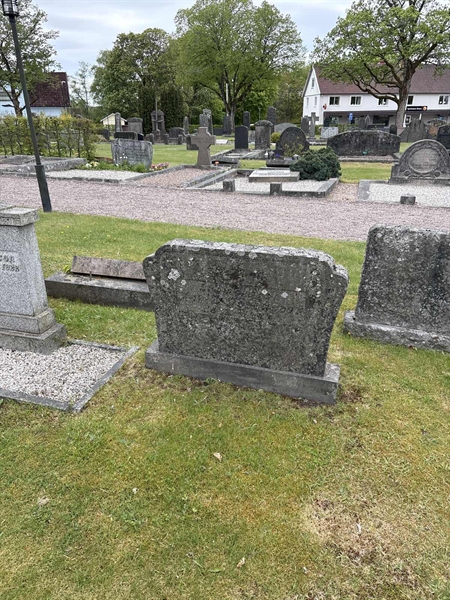 Grave number: SKF B    32