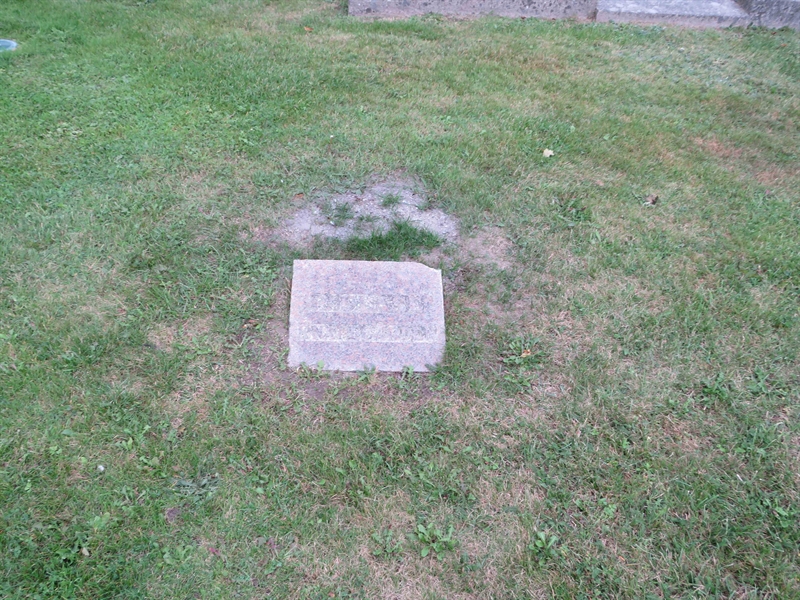 Grave number: 1 04   28