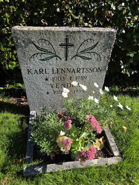 Grave number: T A B   611-612
