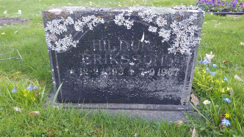 Grave number: 2 B 5    22