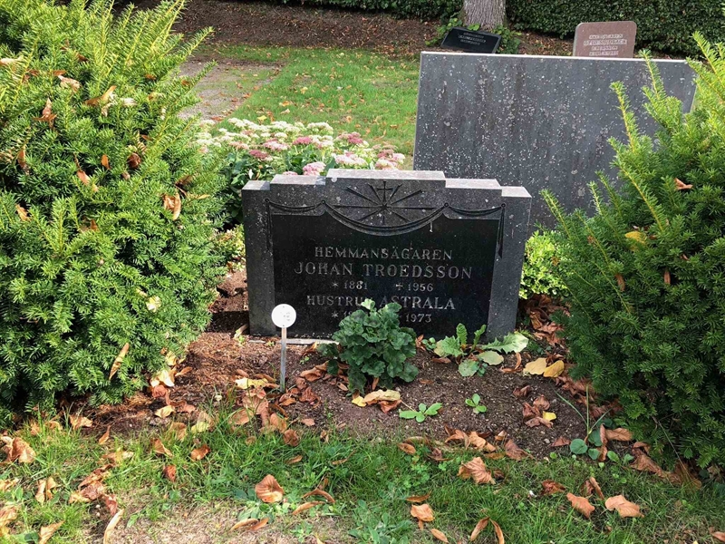 Grave number: AK 02    39, 40