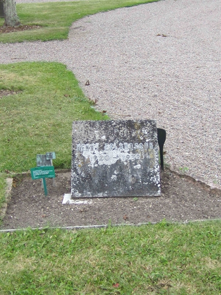 Grave number: 1 N    17