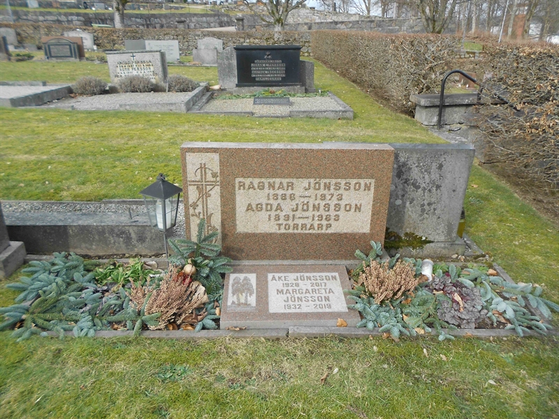 Grave number: NÅ M6   112, 113