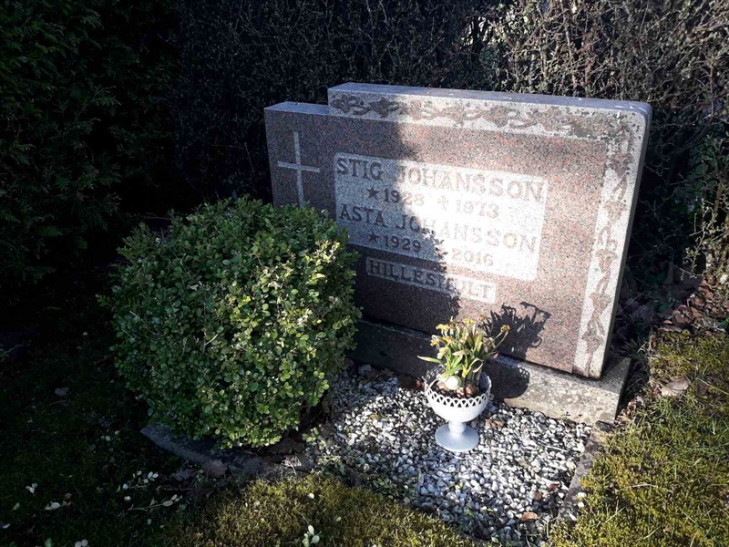 Grave number: BR C     9, 10