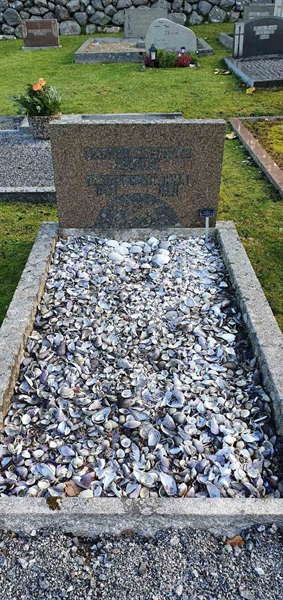 Grave number: RG 003  0182