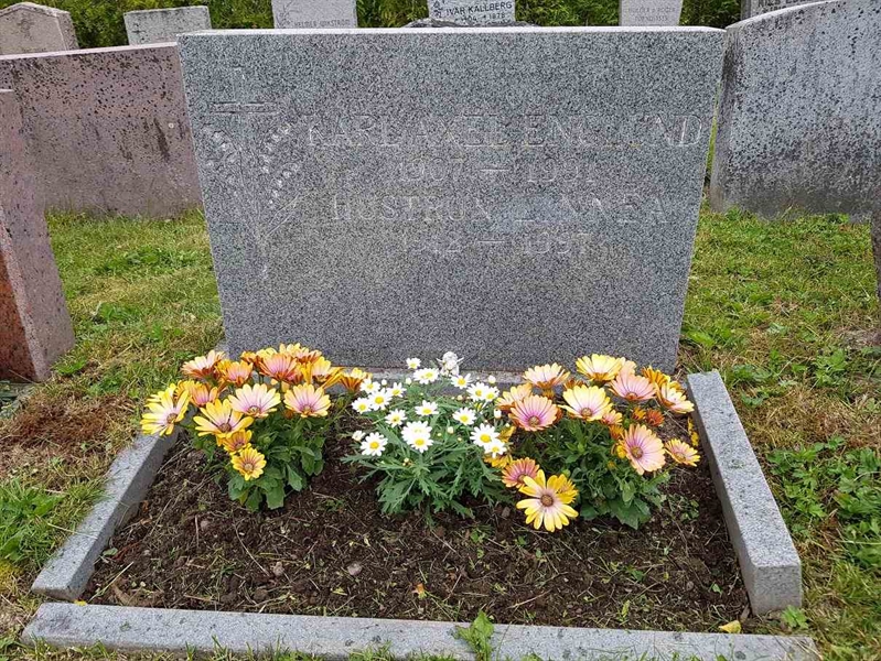 Grave number: 4 UL   131