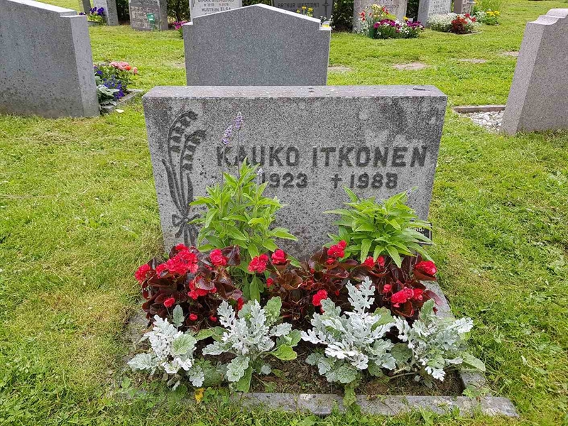 Grave number: 4 UL   114
