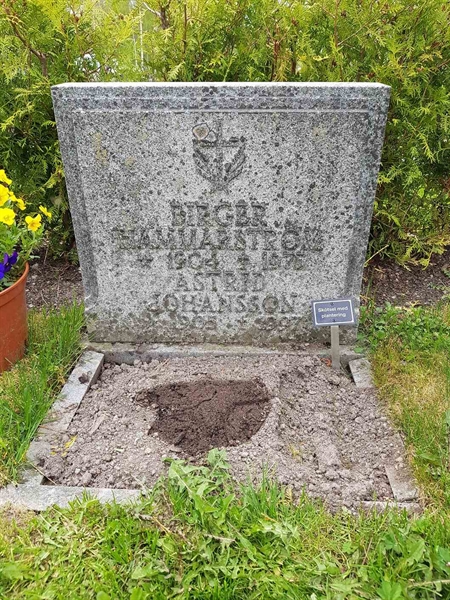 Grave number: 4 UL    33