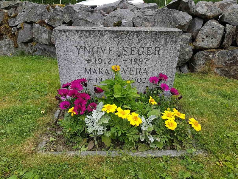 Grave number: 4 UL   170