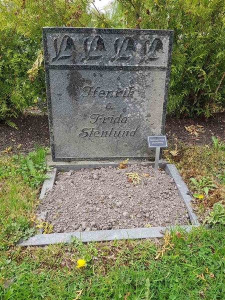 Grave number: 4 UL    17