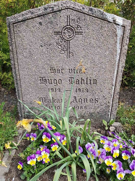 Grave number: 4 UL    53