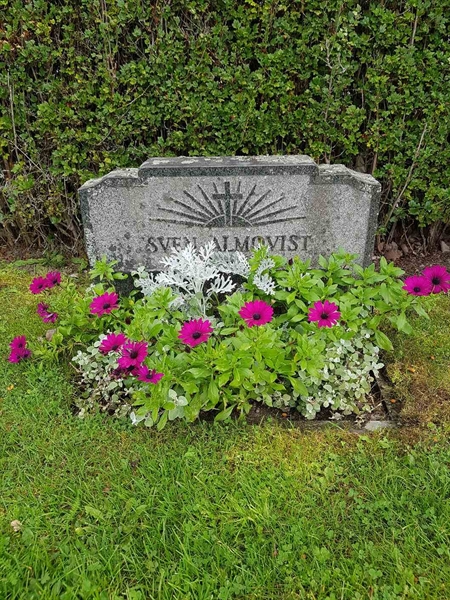 Grave number: 4 M    34
