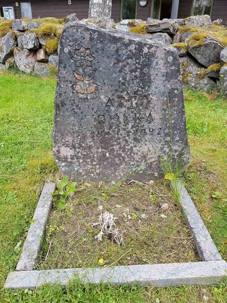 Grave number: 4 UL   155