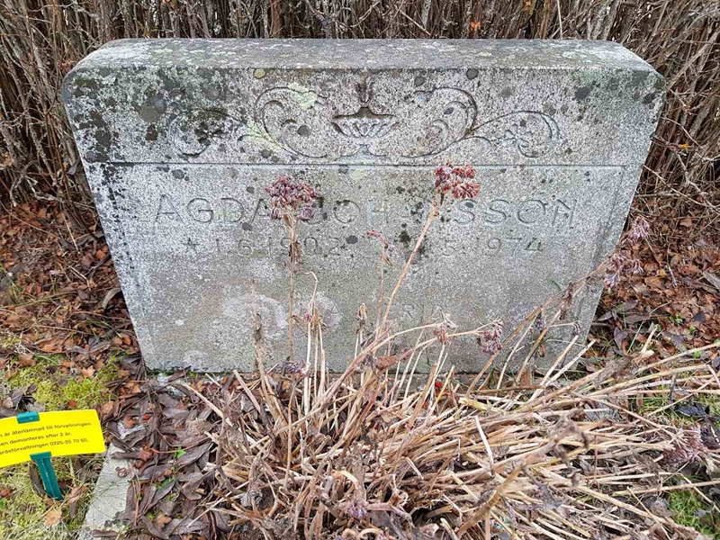 Grave number: 4 J    88