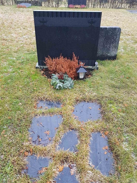 Grave number: 4 F    28