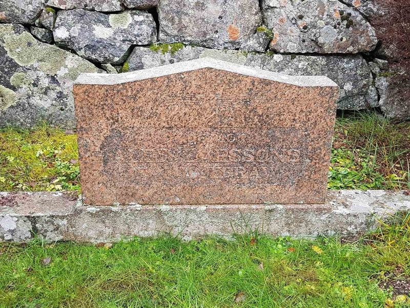 Grave number: 4 B     8