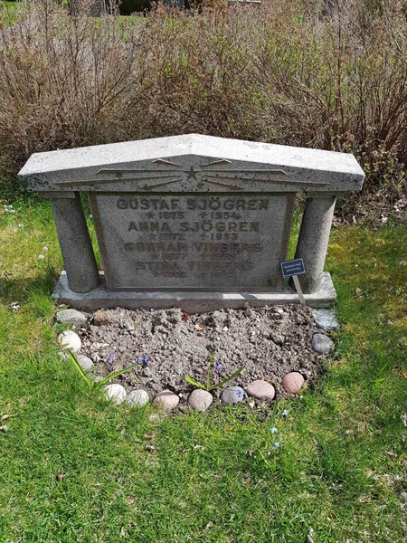 Grave number: 4 E    53