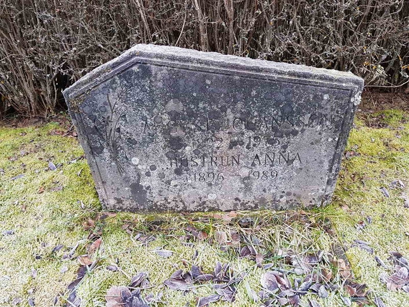 Grave number: 4 J   108