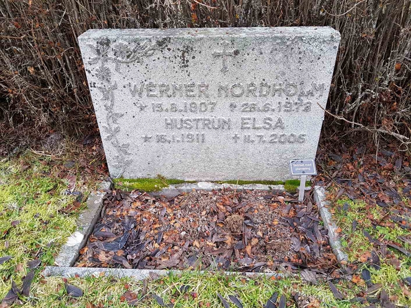 Grave number: 4 J    72