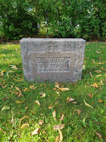 Grave number: 1 Ö 10   697V