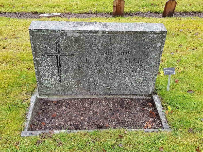 Grave number: 4 B    24