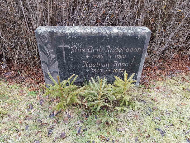 Grave number: 4 J    30